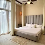 Beautiful 2 Bdr, Top Location!