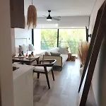 Enmedio De La Zona Hotelera Y El Centro