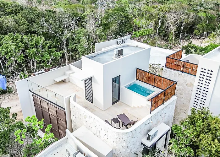 Ocean Breeze Villa - A Few Steps From The Beach!
