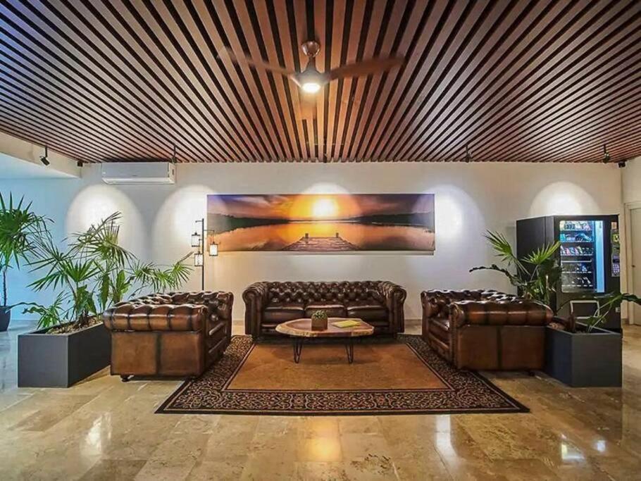 2 Bedroom With Rooftop Pool And Gym
