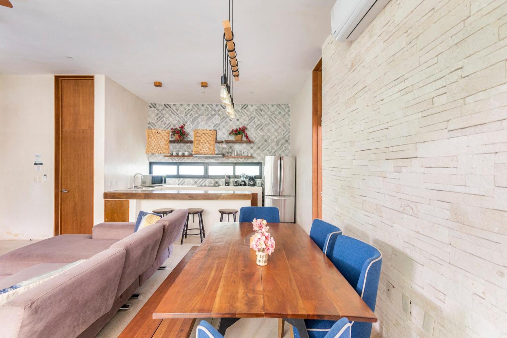 Manor By The Spot Apartment