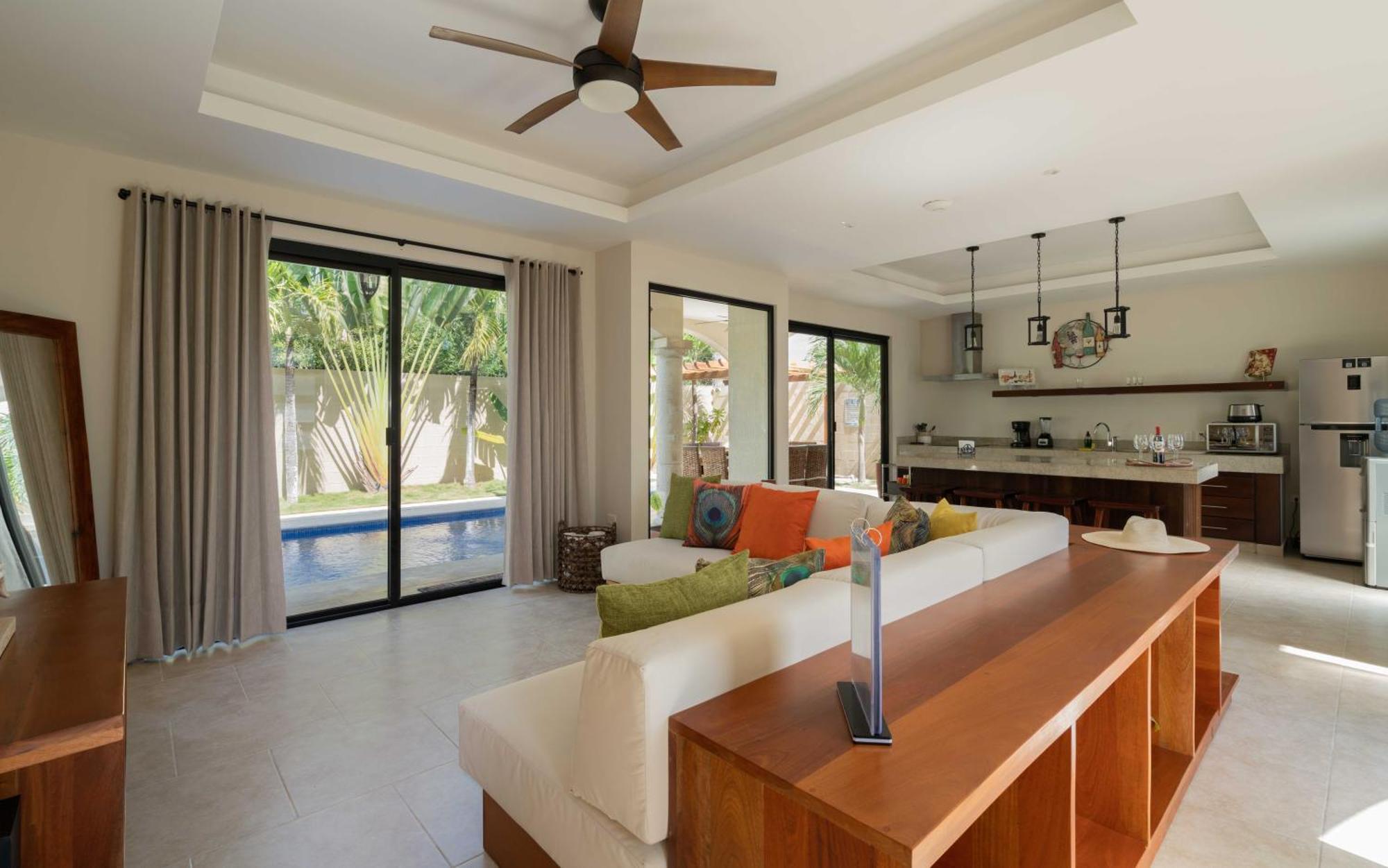 Holiday home Stunning For 10-cabana-private Pool-parking