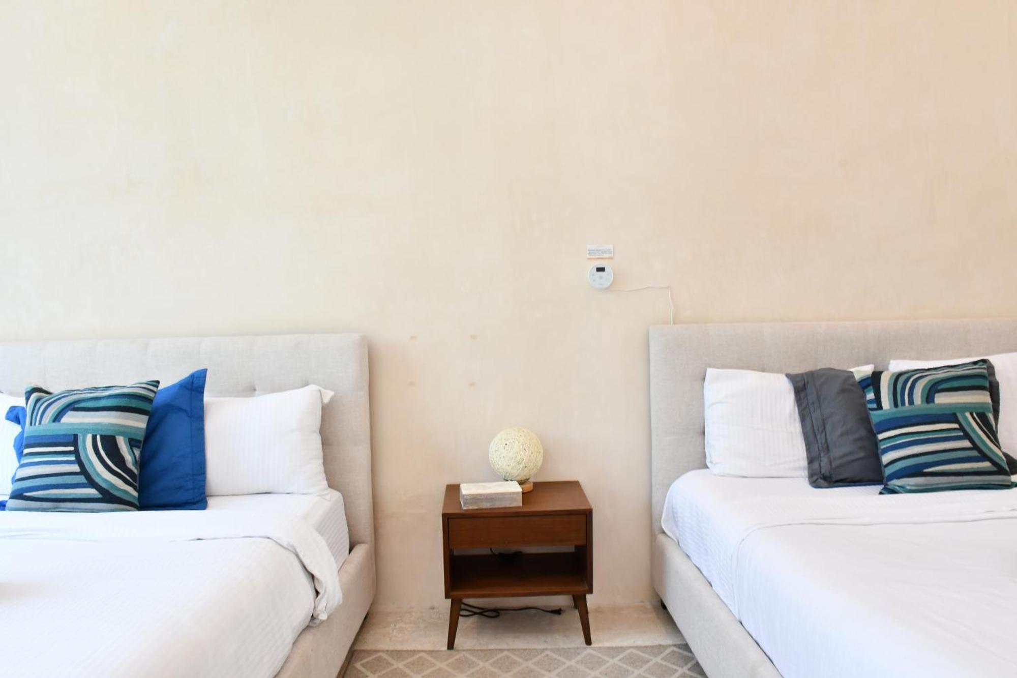 Manor By The Spot Apartment *