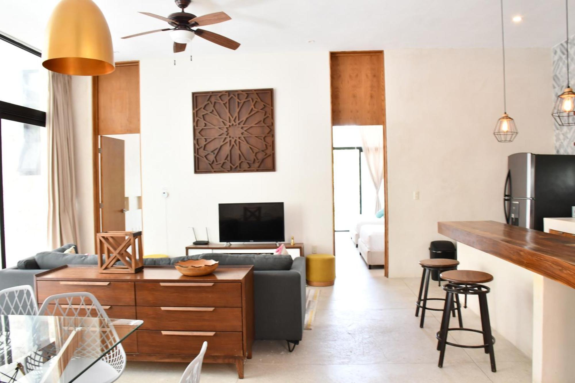 Manor By The Spot Apartment