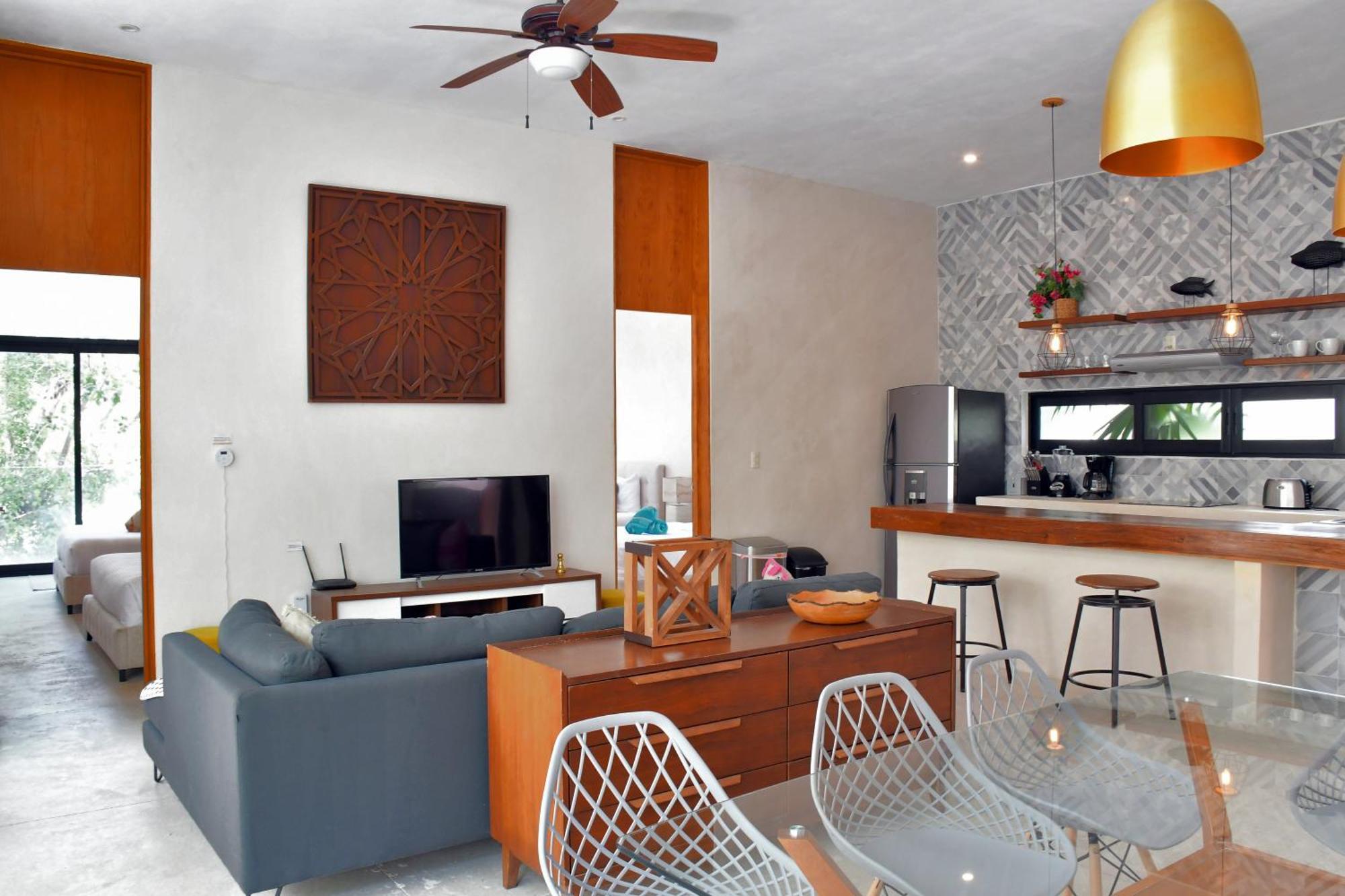 Manor By The Spot Apartment *