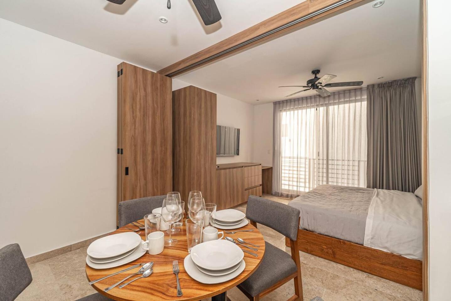 King With Private Balcony, Rooftop Pool, Gym Сasa de vacaciones
