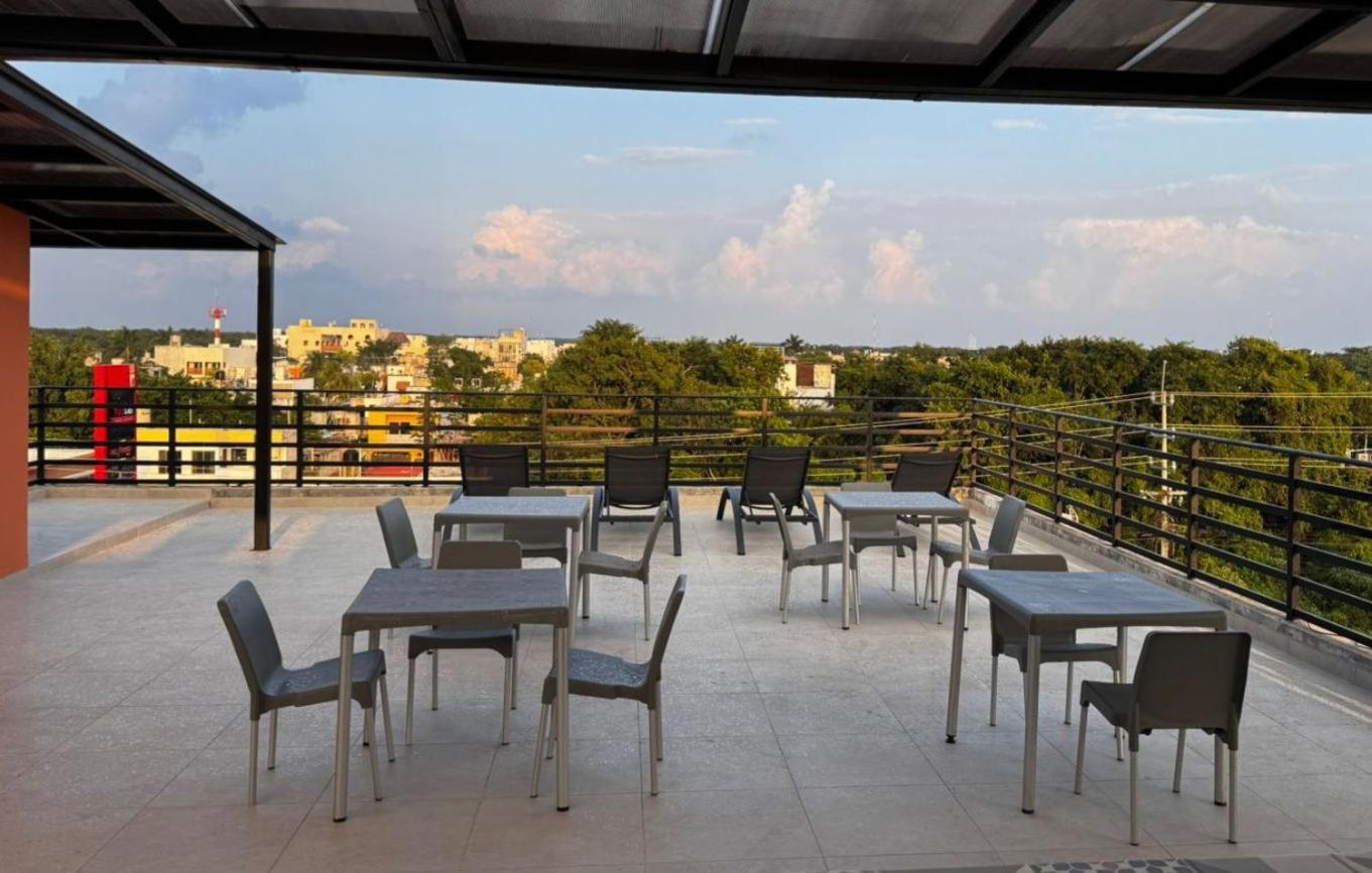 Del Jaguar Hotel *