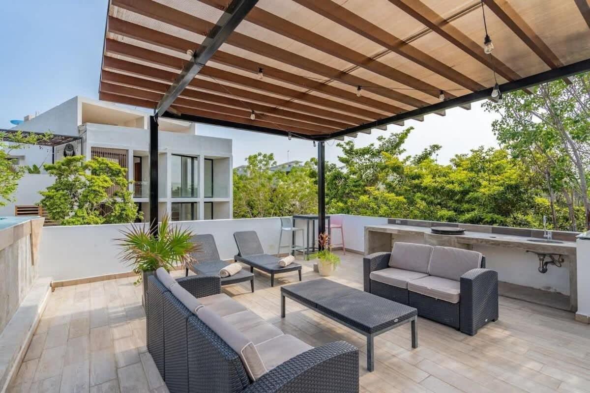 Spacious 1 Bedroom With Great Location & Rooftop Pool By Waves Management Villa *