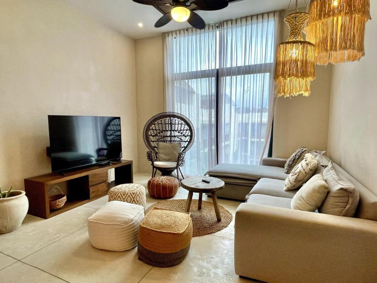 Beautiful 2 Bdr, Location! *