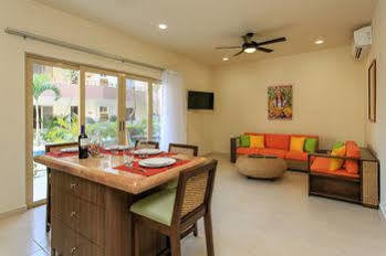Perfectly Situated Between The & Town By Stella 3* Tulum