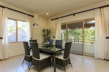 Hotel Perfectly Situated Between The & Town By Stella 3*