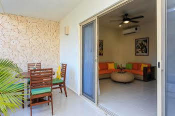 Perfectly Situated Between The & Town By Stella 3*