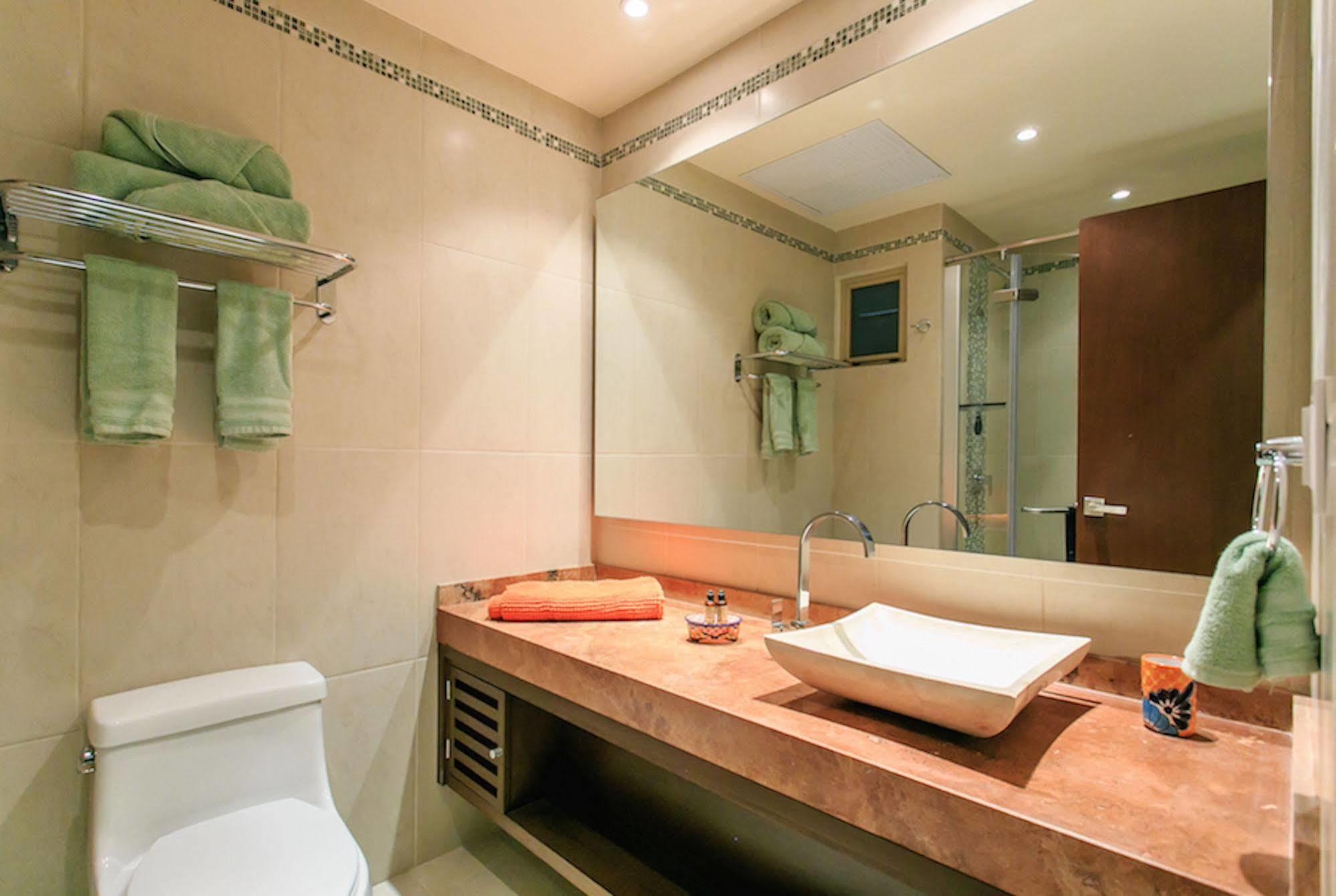 Perfectly Situated Between The & Town By Stella 3*