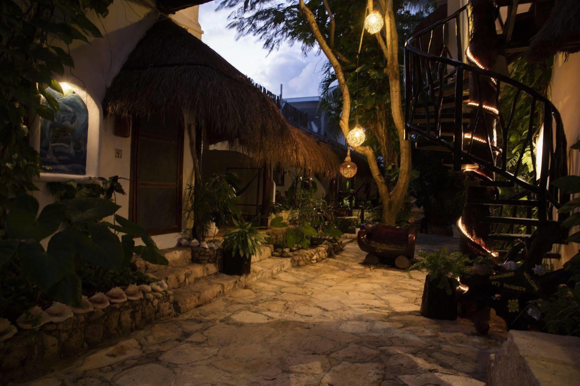 Yum Kin Hotel 4*