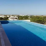 2Br With Fast Wifi Free Bikes, Rooftop, Pool, And Gym