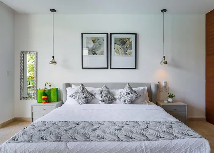 Hotel-Style Room In Condominium With Gym And Spa Included