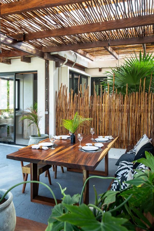 Mohave Jungle Hotel