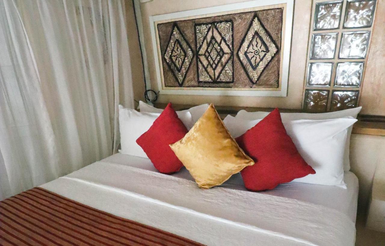 Estrellas - Located At The Party Zone Hotel