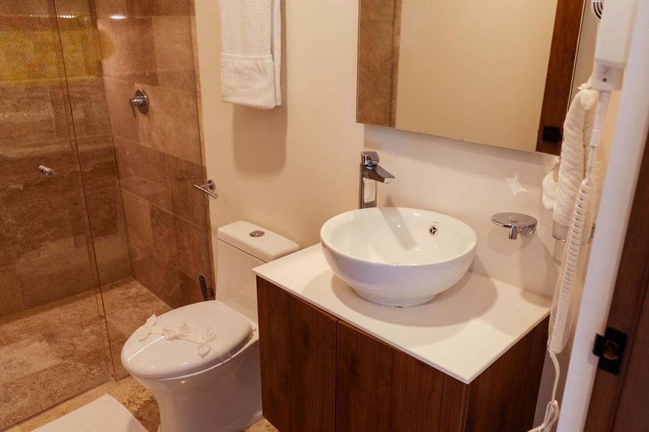 2br With Fast Wifi Free Bikes, Rooftop, Pool, And Gym *