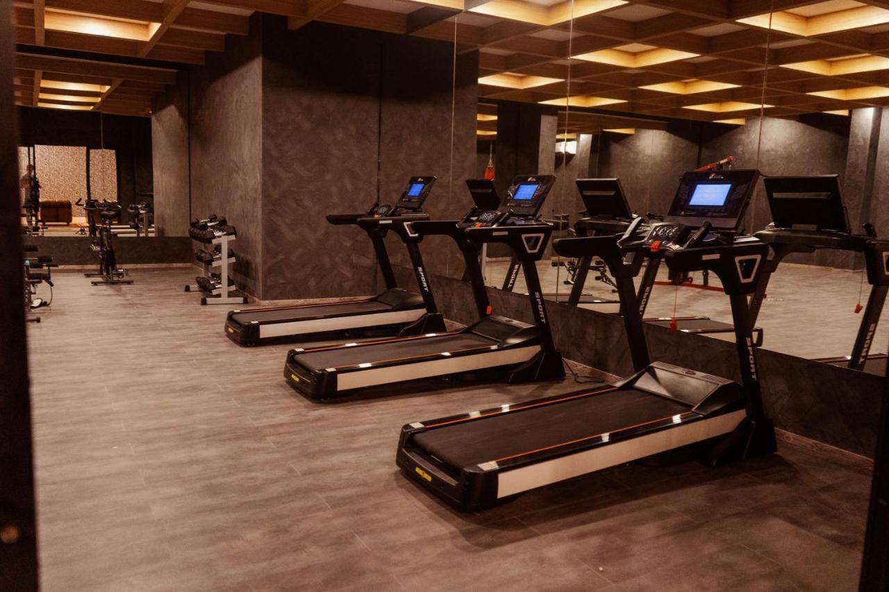 2br With Fast Wifi Free Bikes, Rooftop, Pool, And Gym