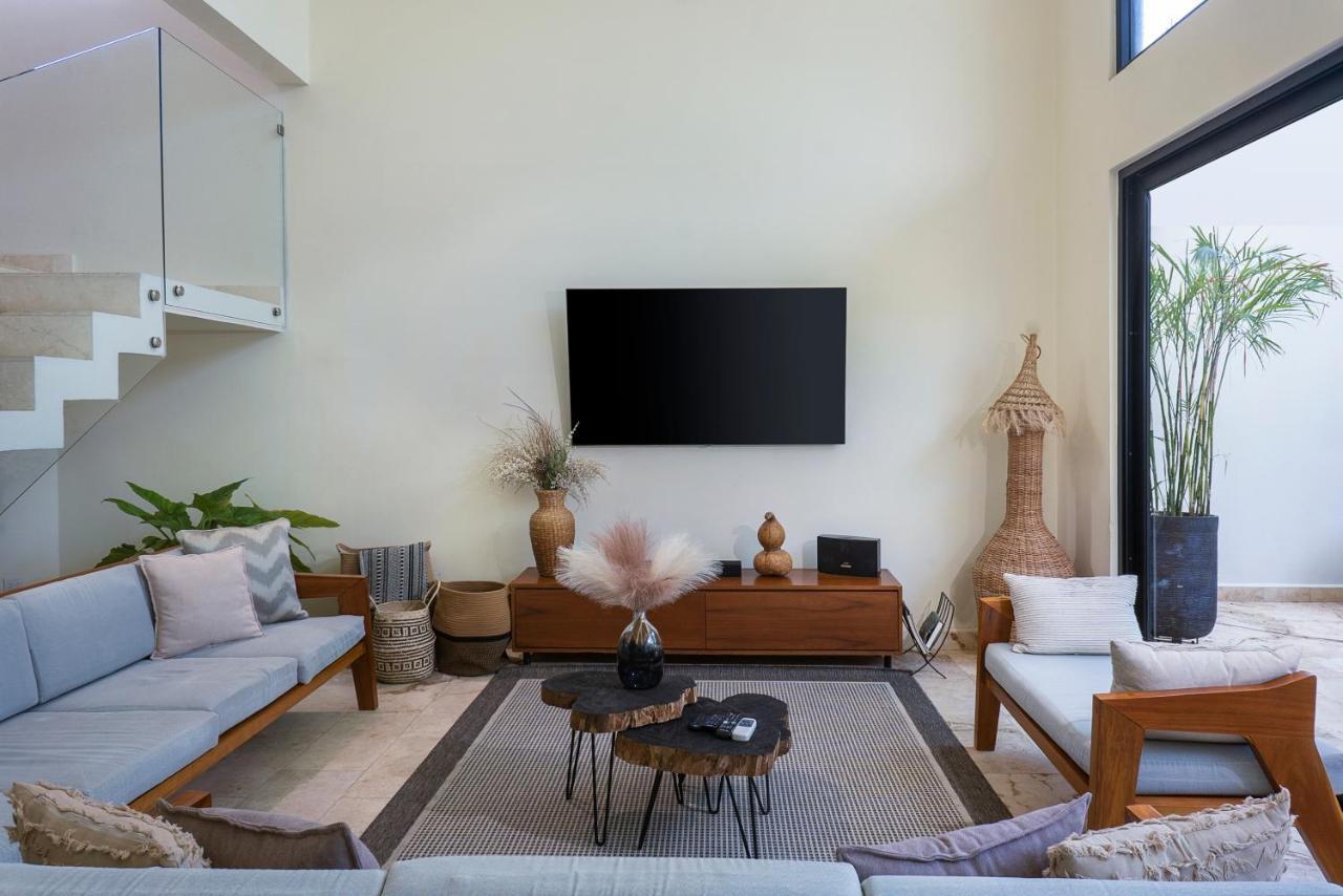 Spectacular 4br Style With Concierge And Secluded Pool