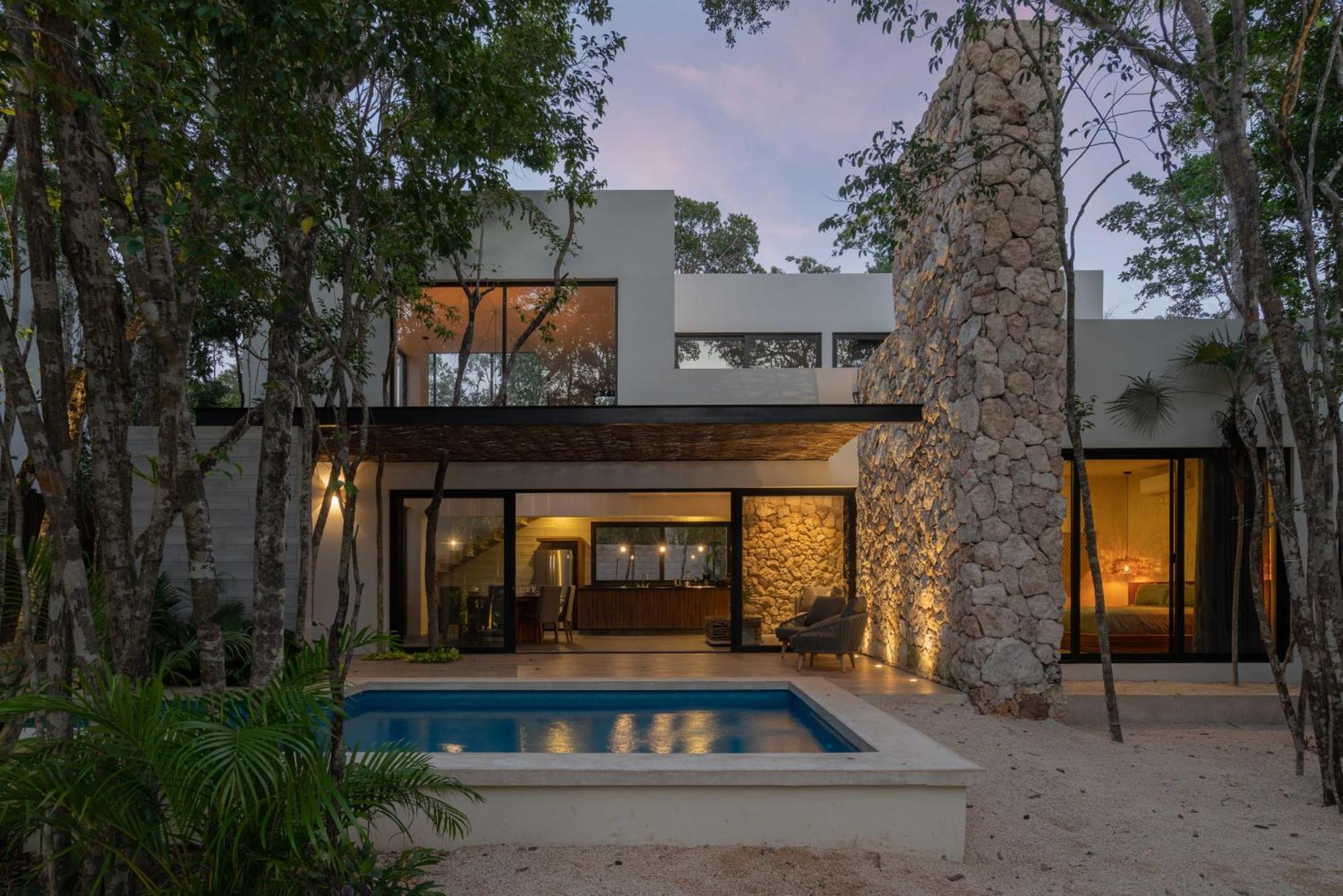 Twelve O'clock - Luxury Villa