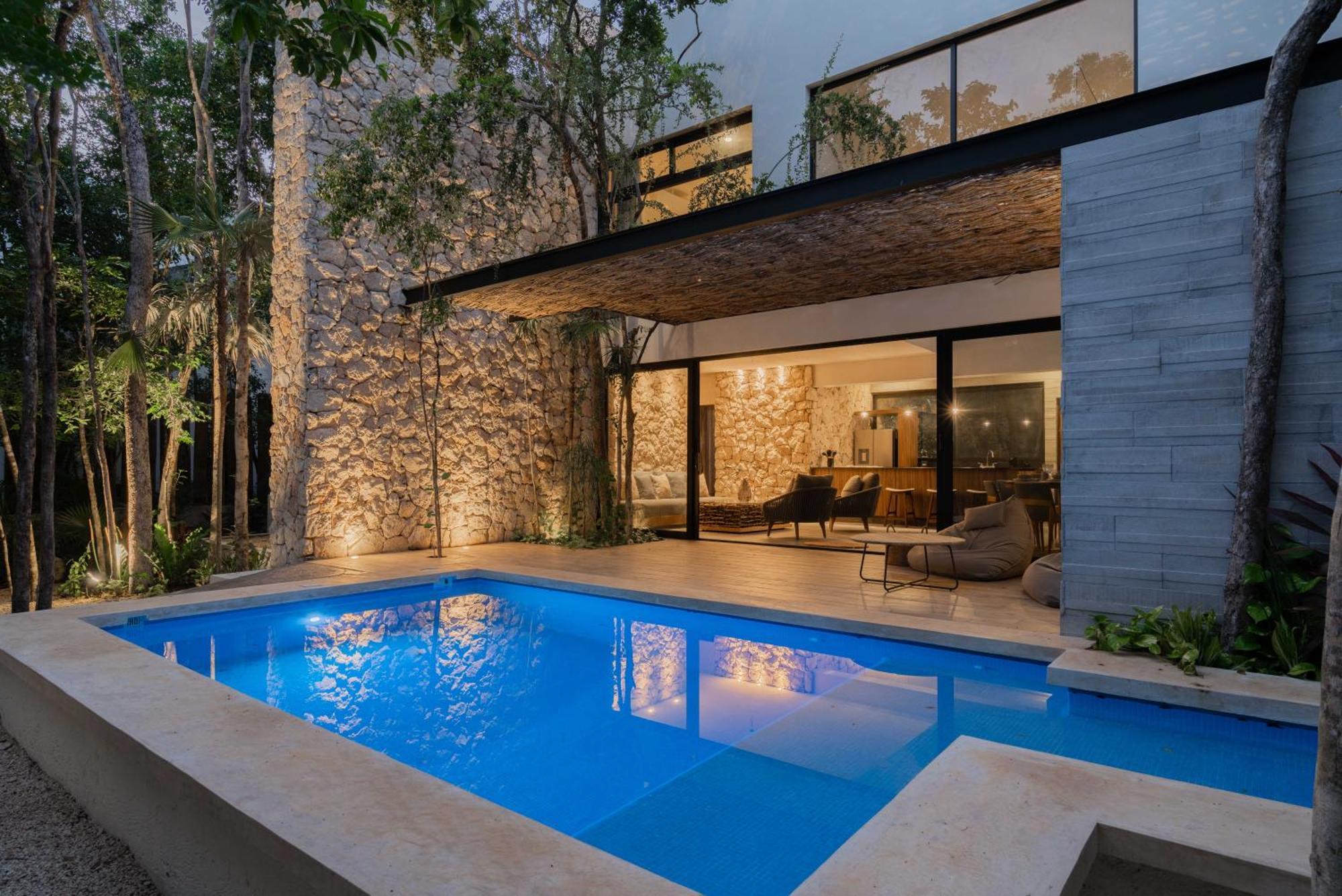 Twelve O'clock - Luxury Villa