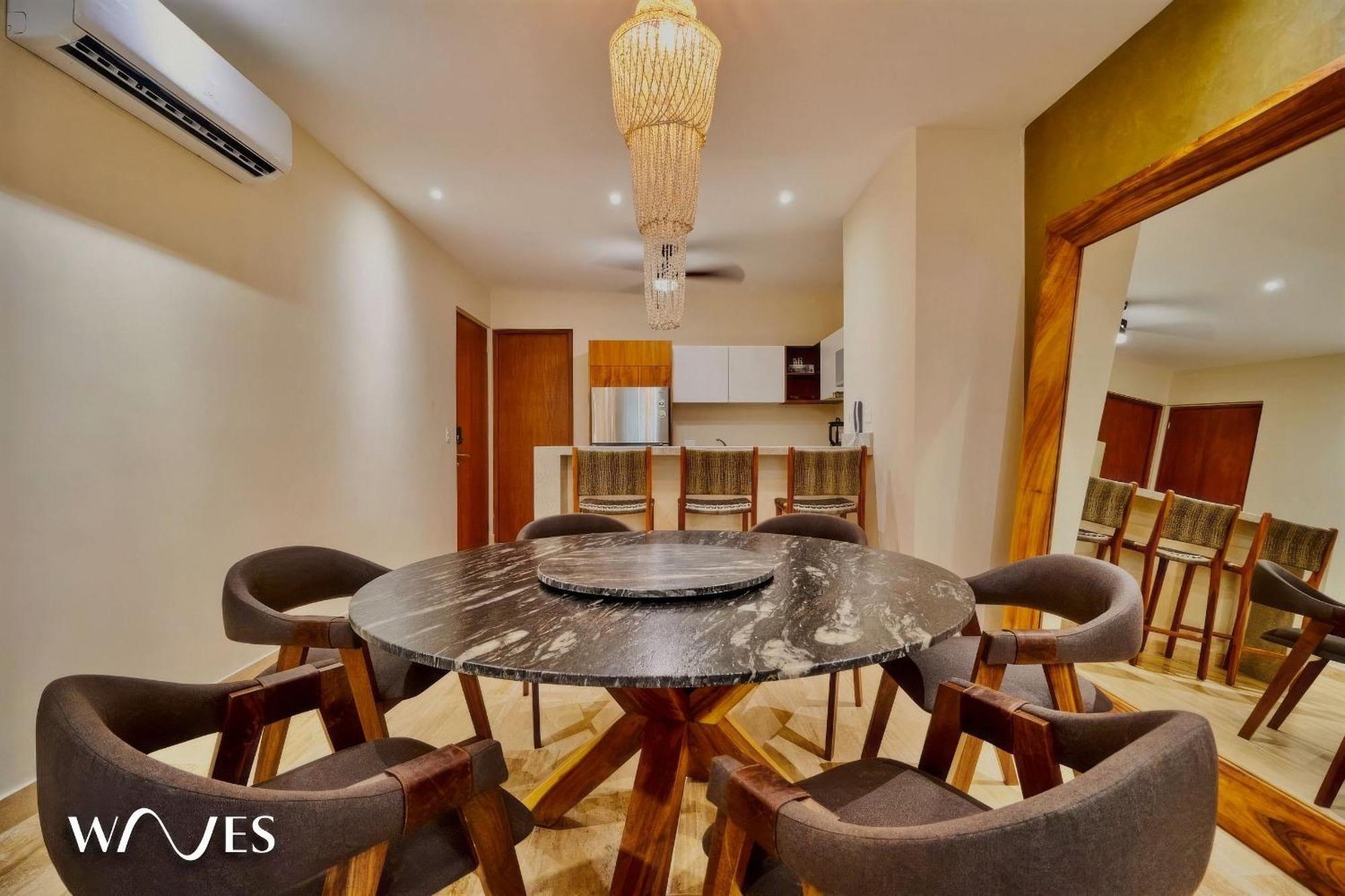 Spacious 2 Br. Jungle View Luxury W/prime Location Apartamento