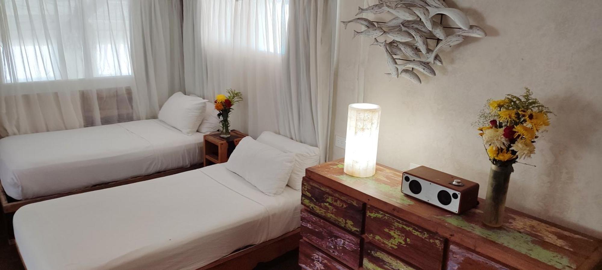 Hotel Estrellas - Located At The Party Zone
