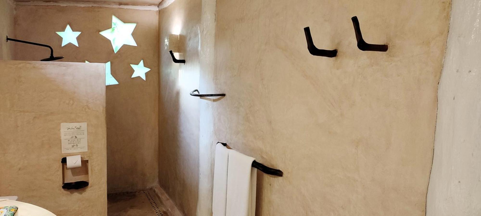 Hotel Estrellas - Located At The Party Zone