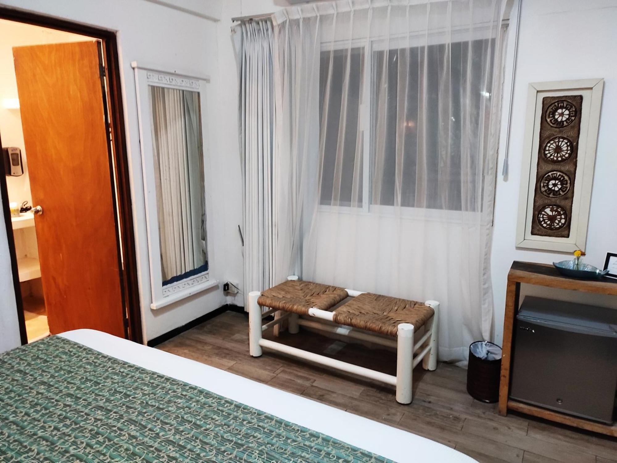 Hotel Estrellas - Located At The Party Zone 4*