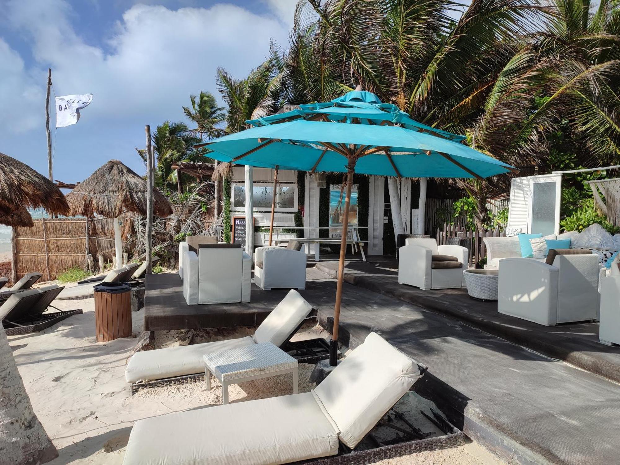 Hotel Estrellas - Located At The Party Zone