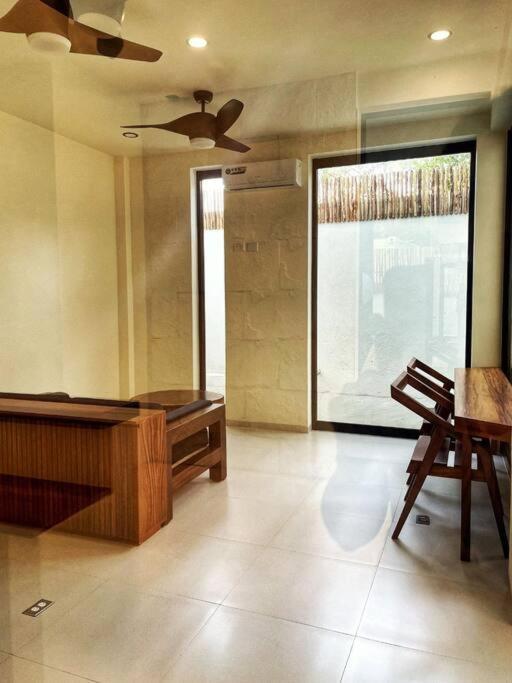 3ppl At Great Price & Location In *