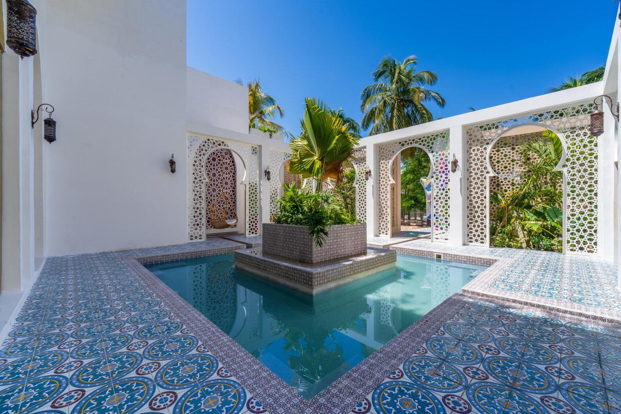 Hotel Sana Beachfront Boutique 5*