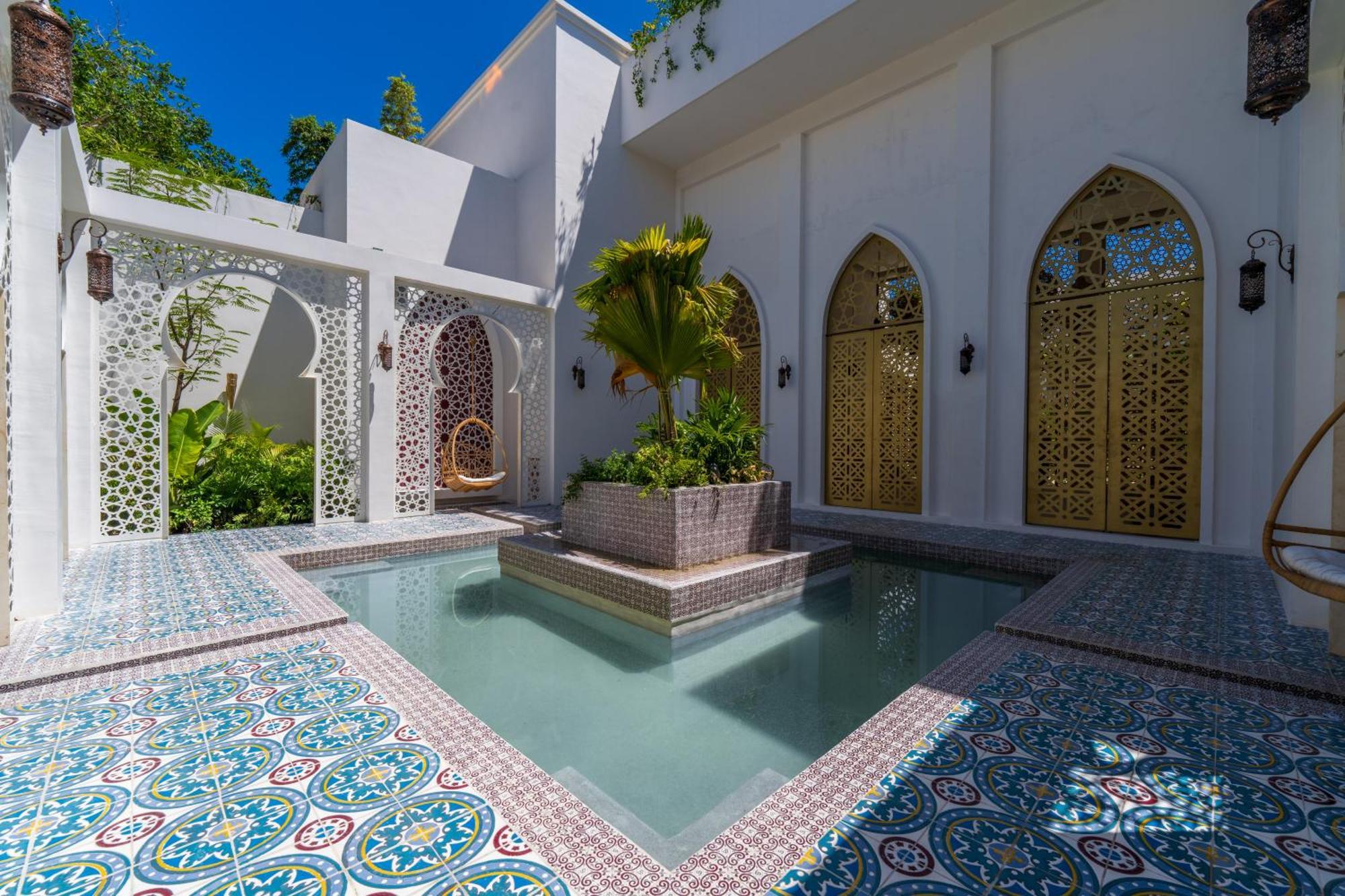 Sana Beachfront Boutique Hotel 5*