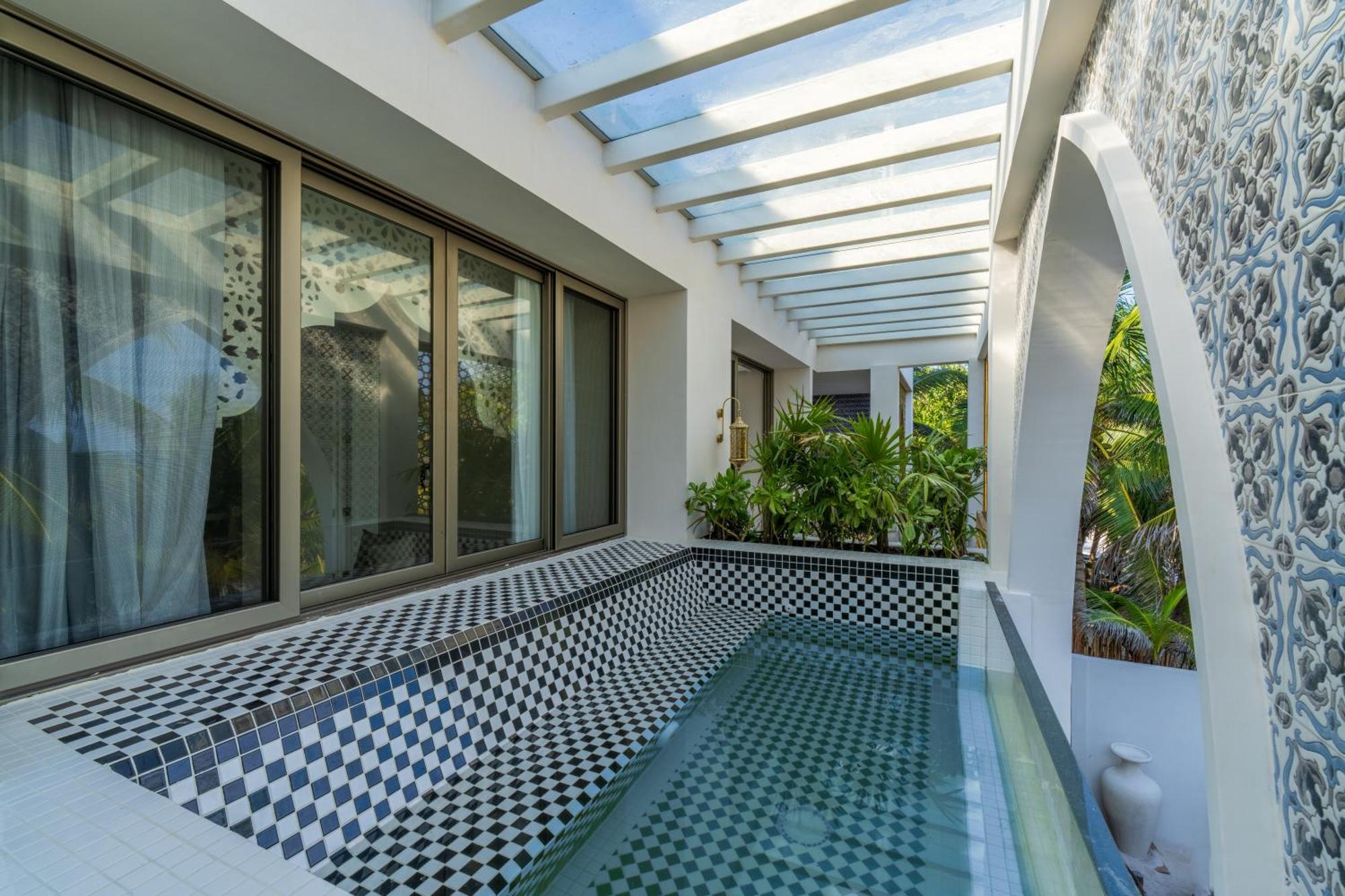 Hotel Sana Beachfront Boutique 5*