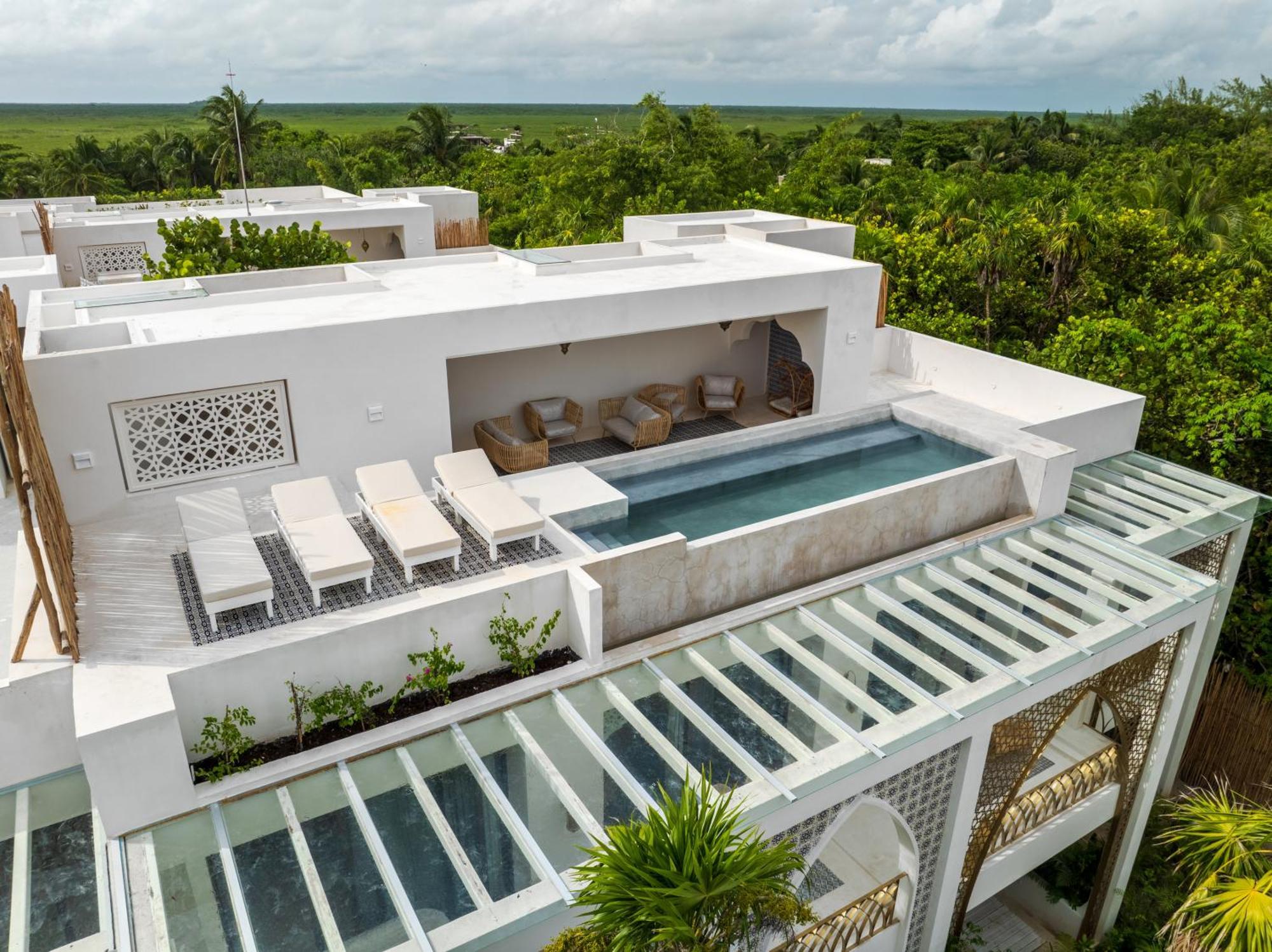 Sana Beachfront Boutique Hotel 5*
