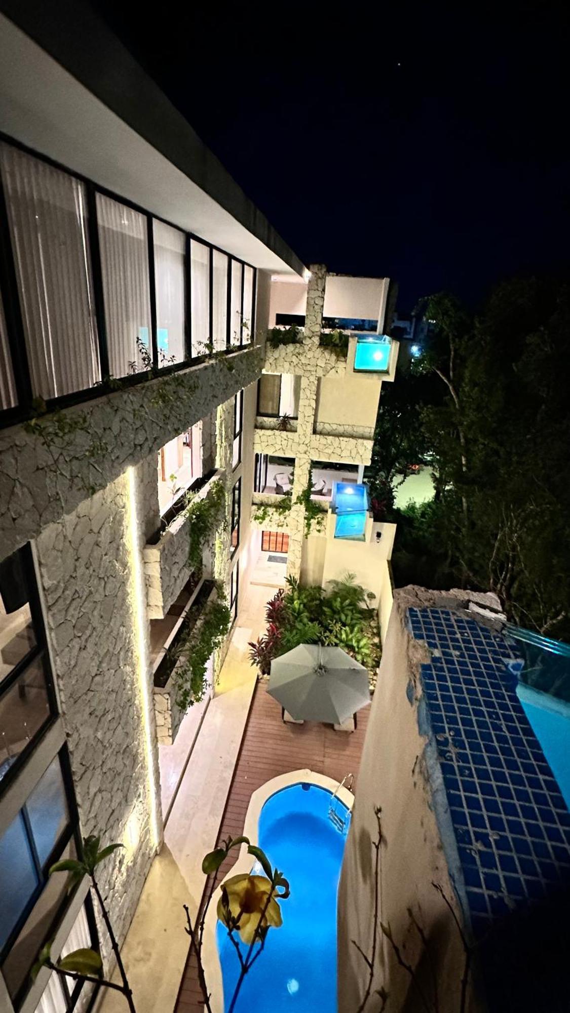 Apartamento Penthouse De Dos Pisos Con Alberca Privada En La Veleta