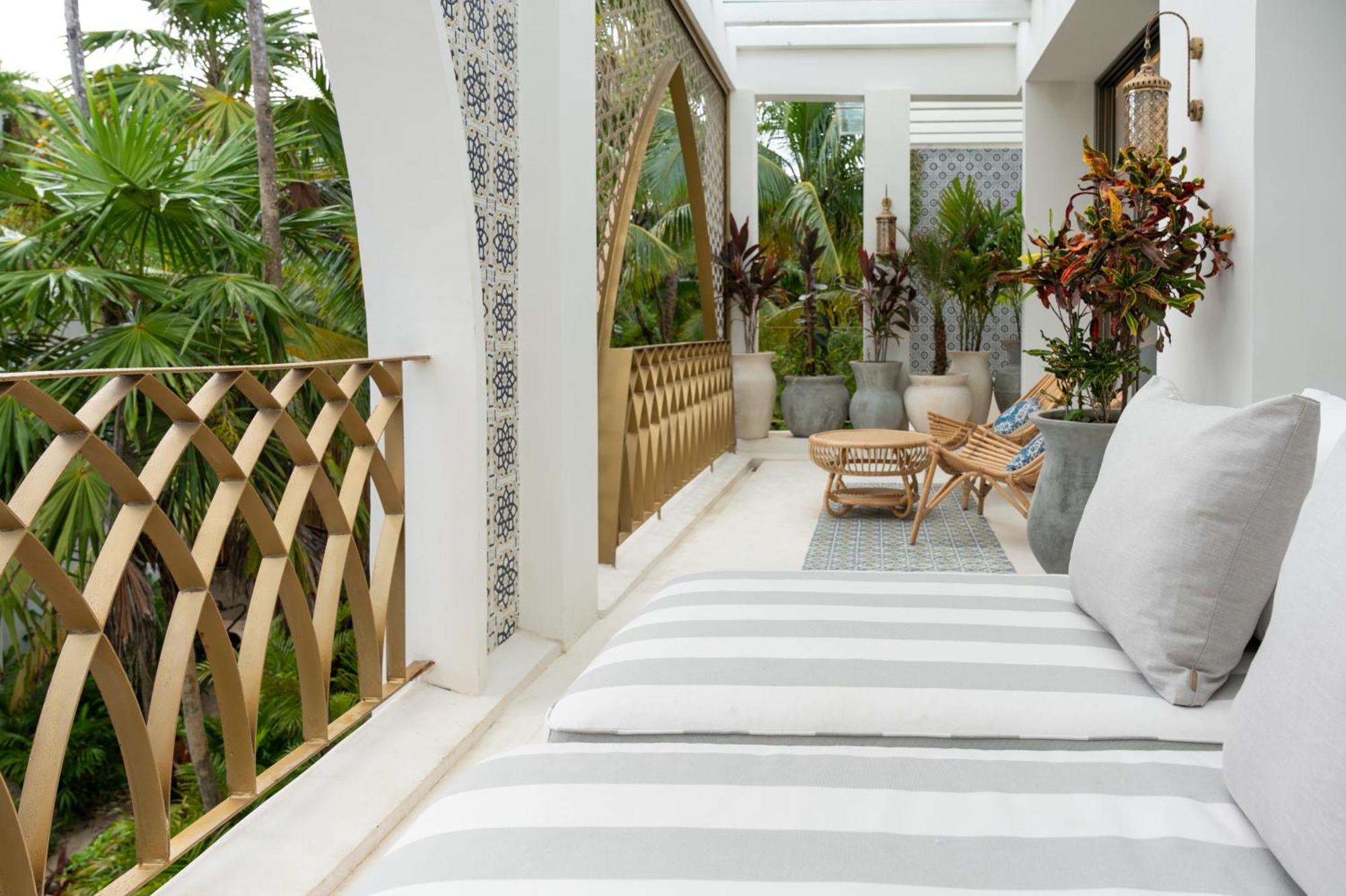 Hotel Sana Beachfront Boutique 5*