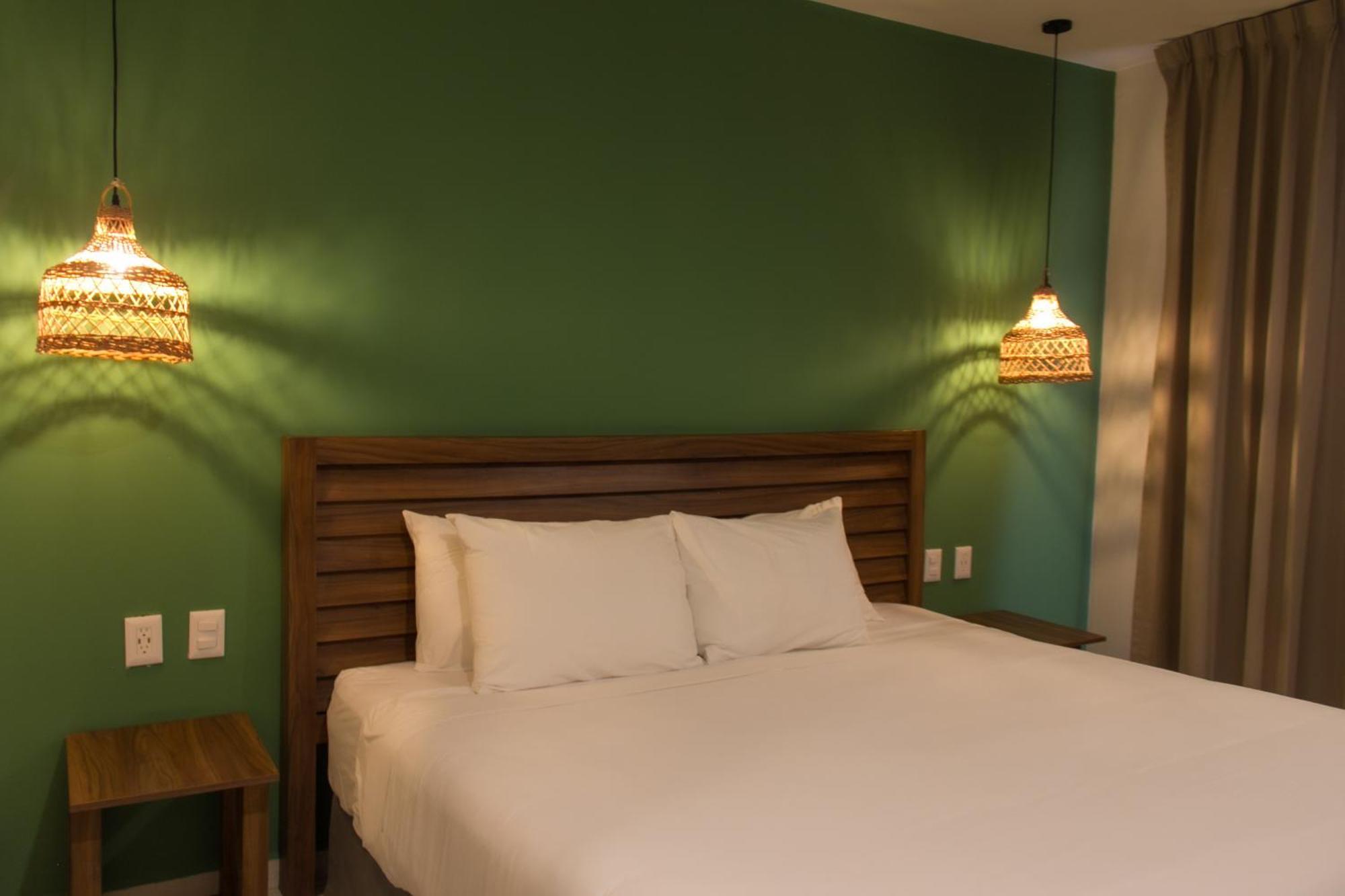 By Ihg 4*