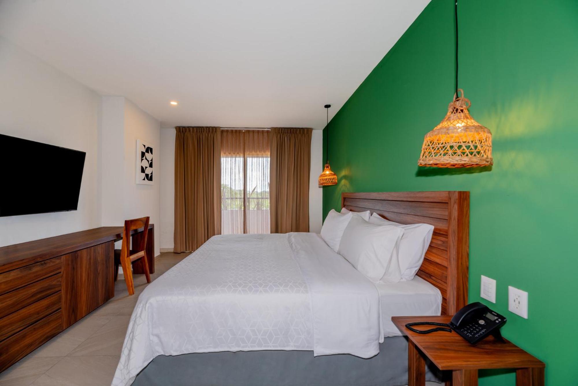 By Ihg