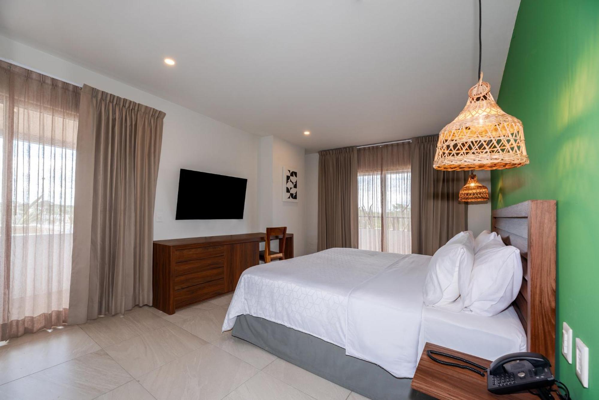 Hotel By Ihg