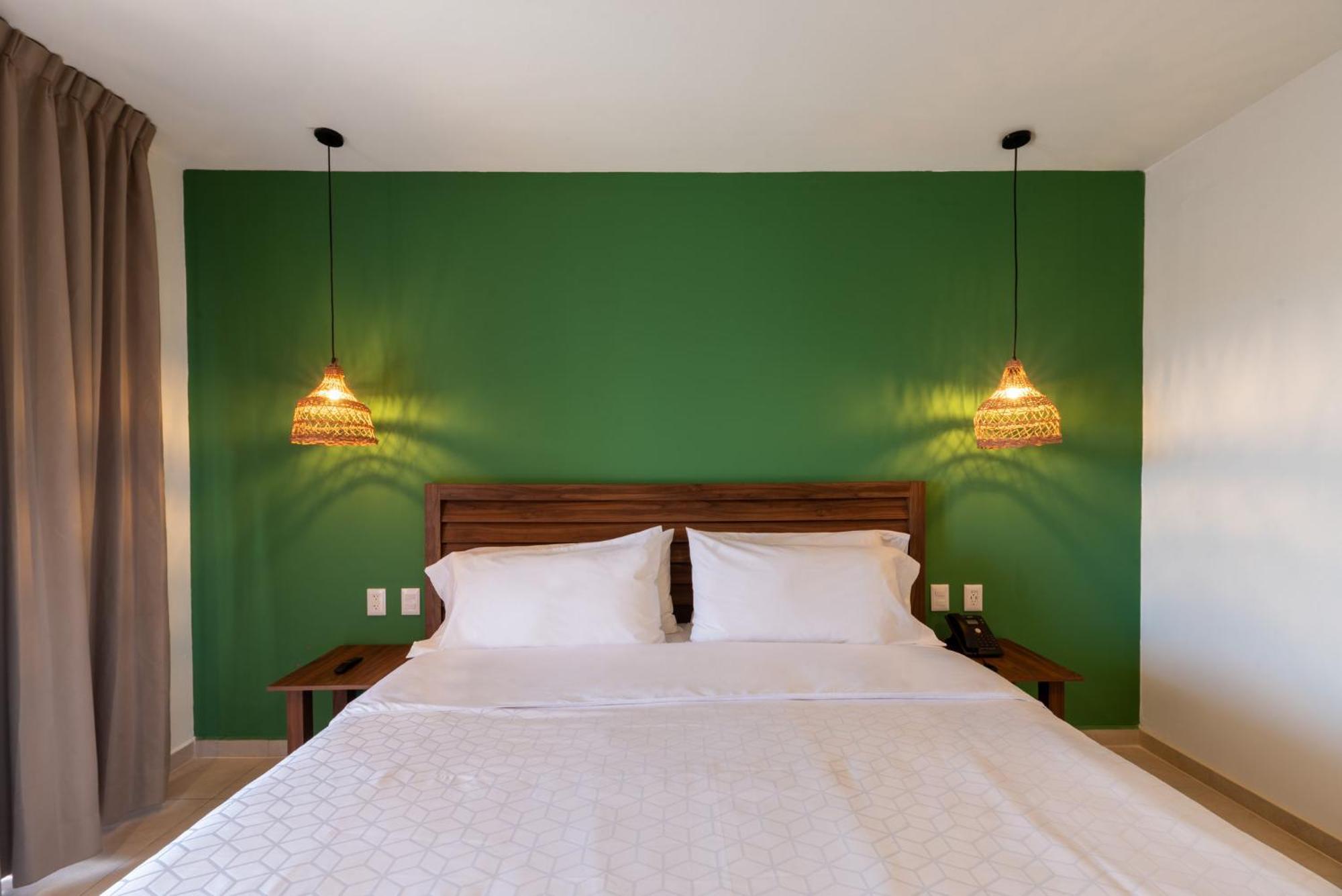 By Ihg 4*