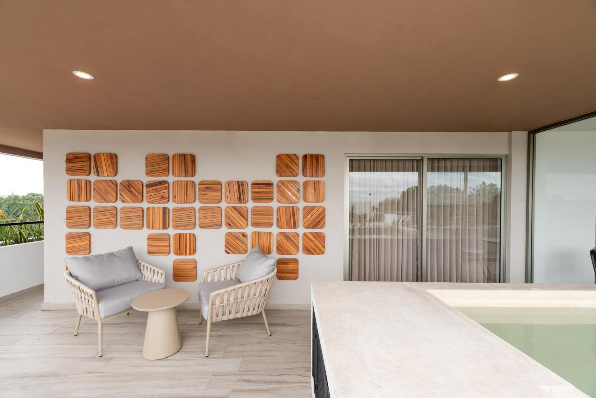 Hotel By Ihg 4*