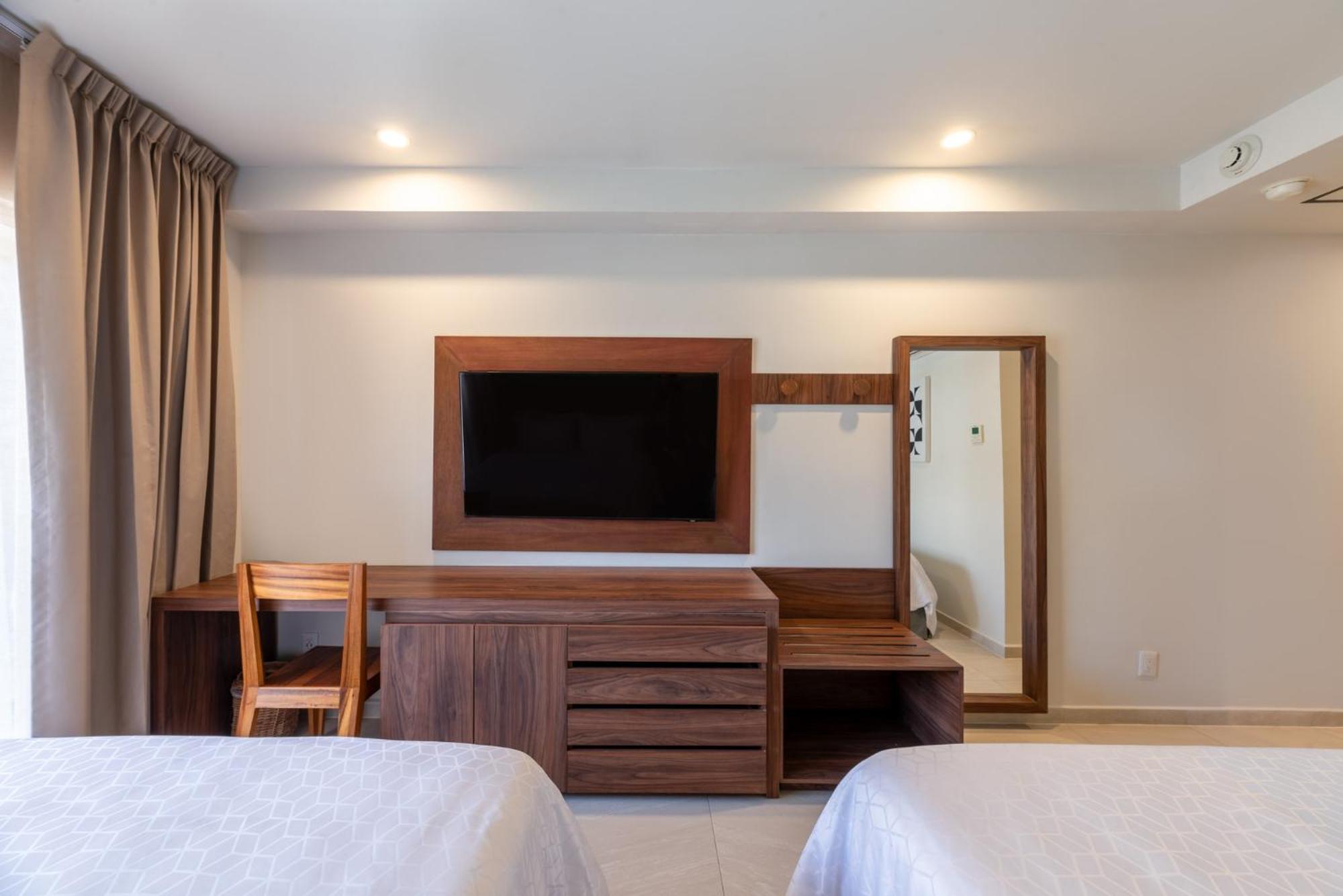 By Ihg 4*