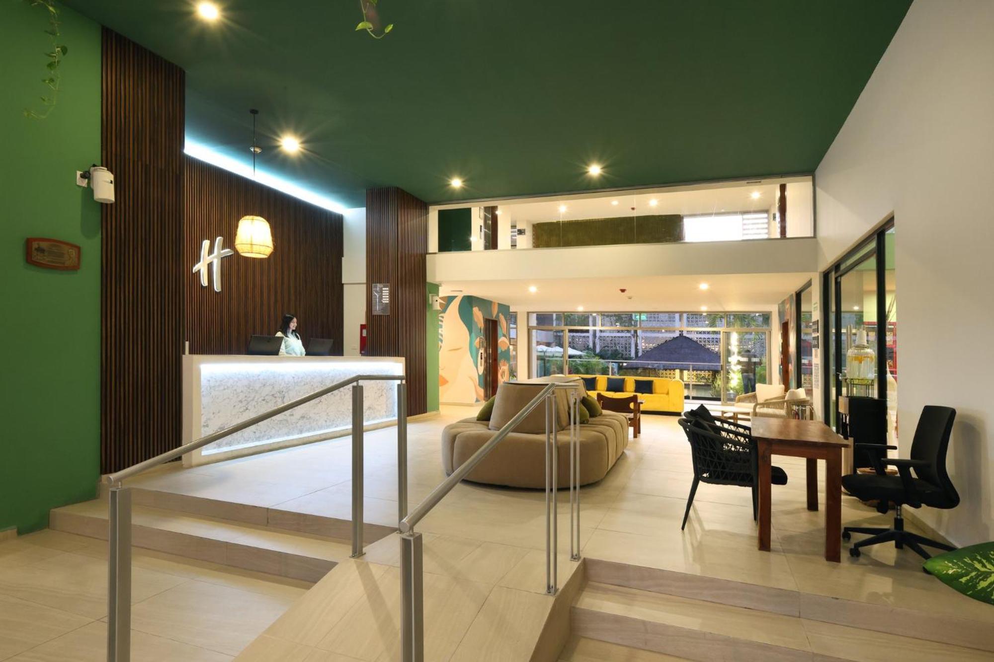 Hotel By Ihg