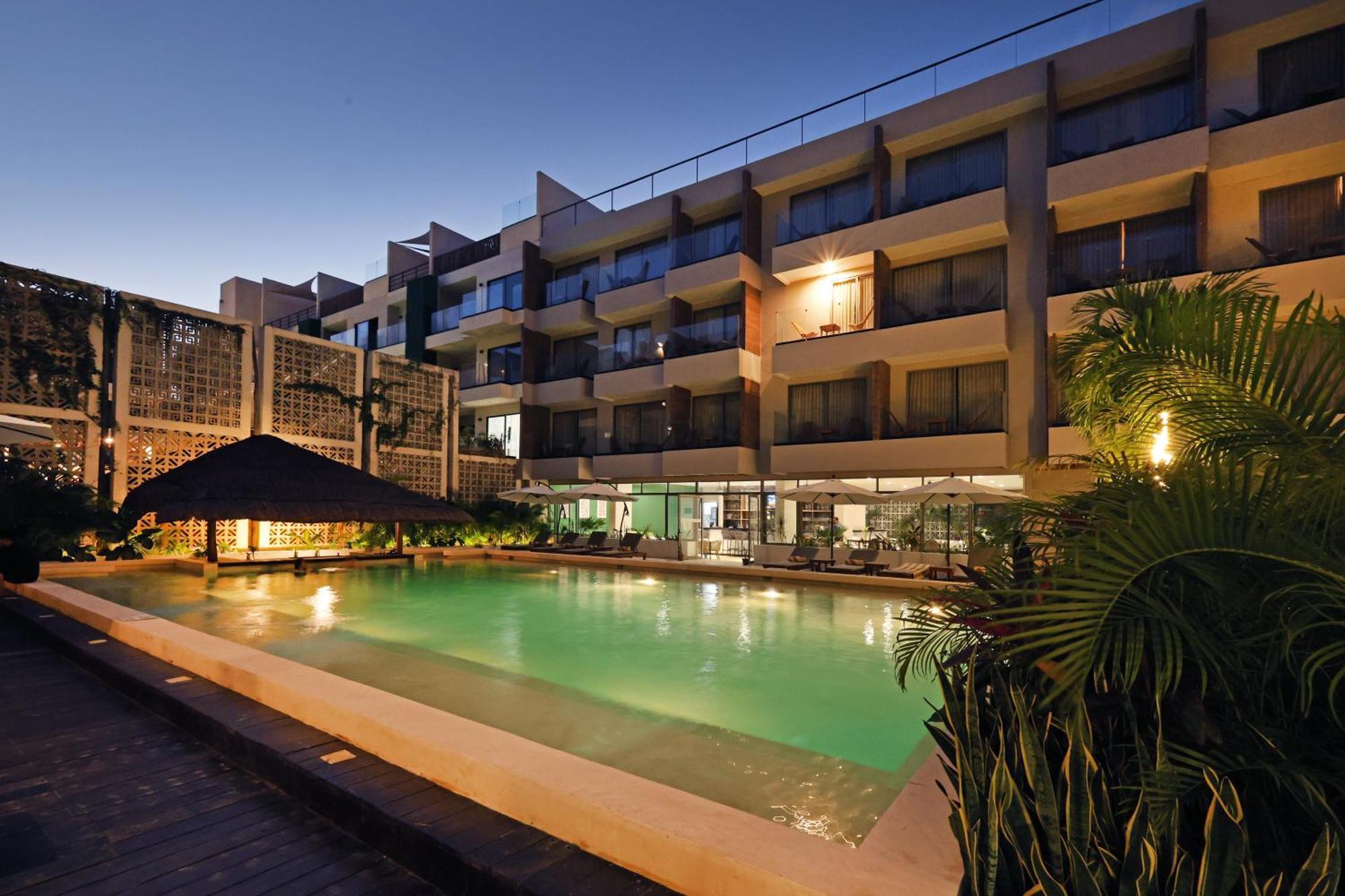 By Ihg