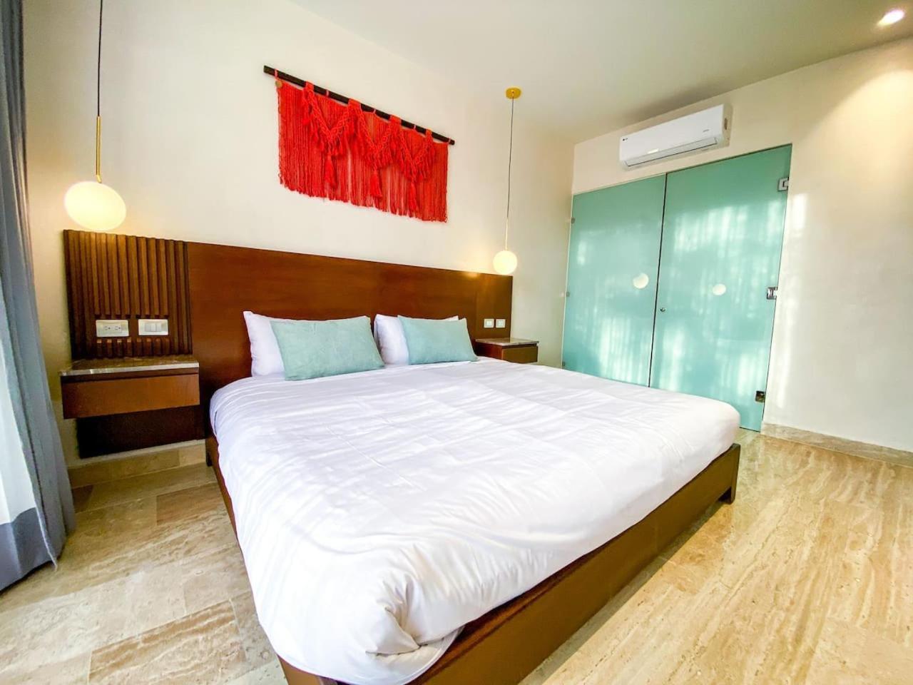 Spacious 1. 5 Bedroom Steps To Hunab Center And Stores