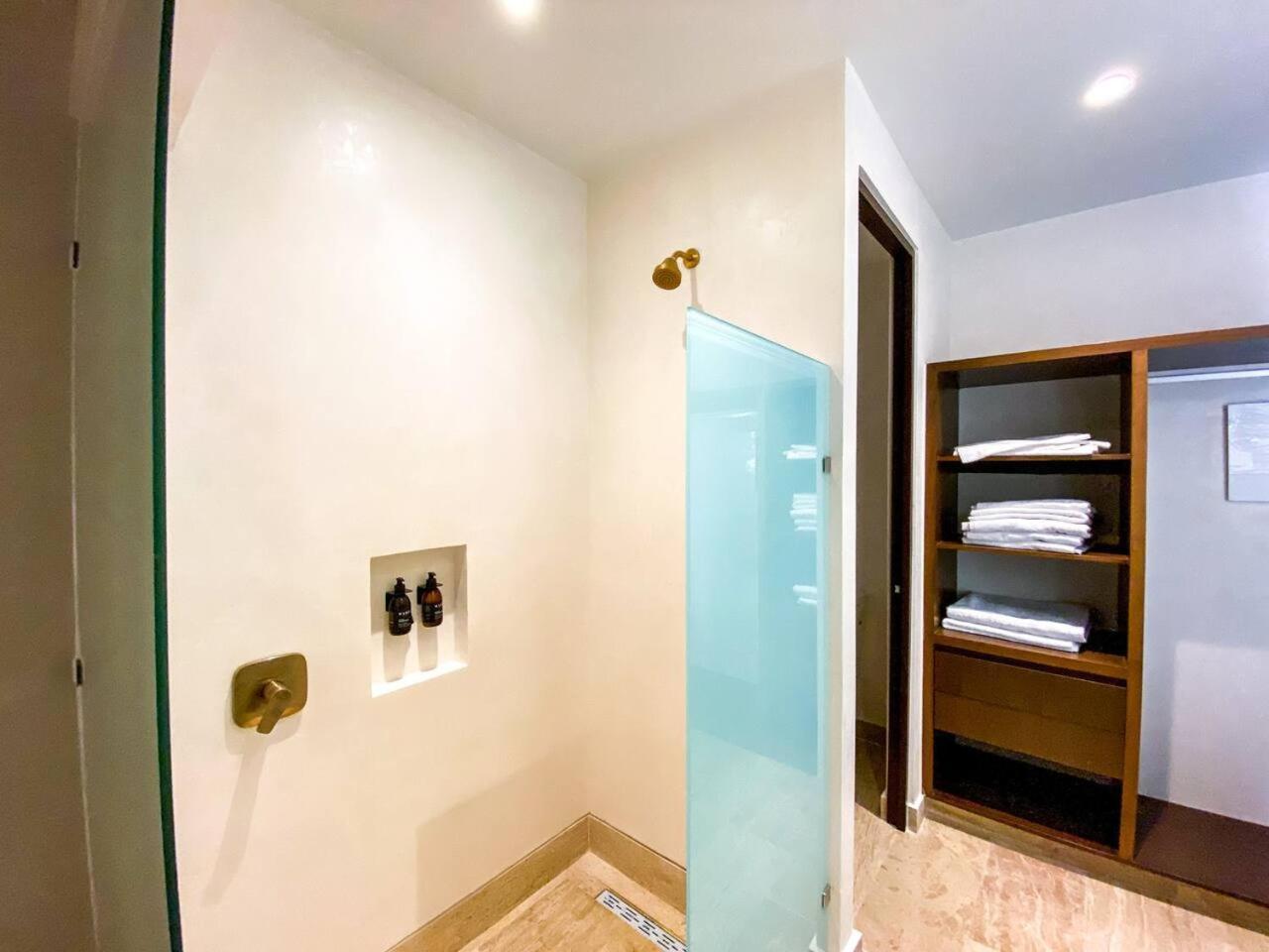 Spacious 1. 5 Bedroom Steps To Hunab Center And Stores Apartment