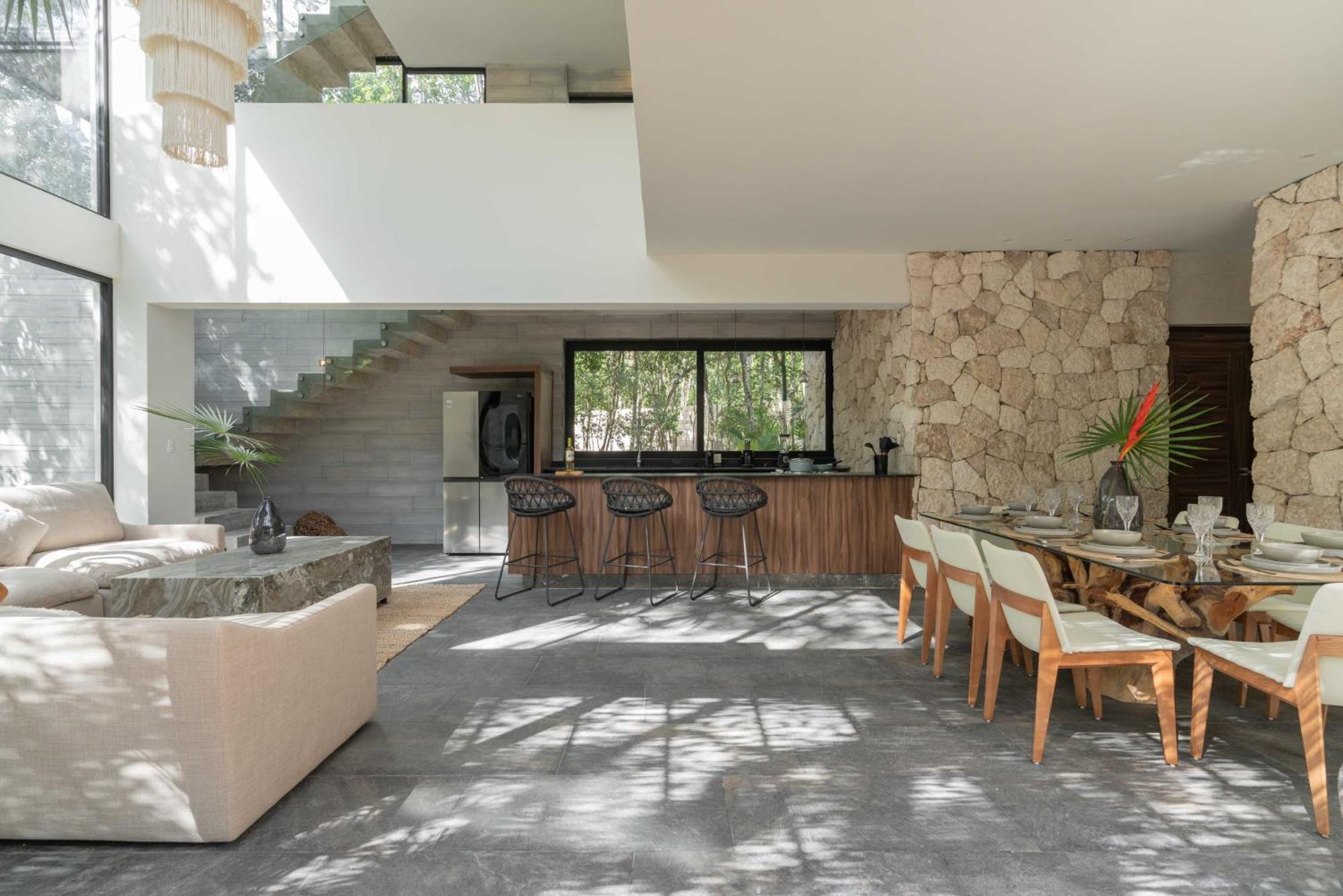 Twelve O'clock - Luxury Villa